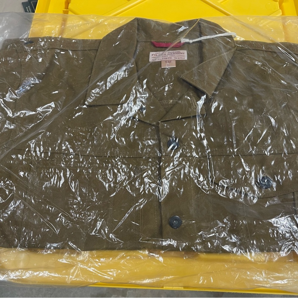 Filson garment light weight jacket in XL